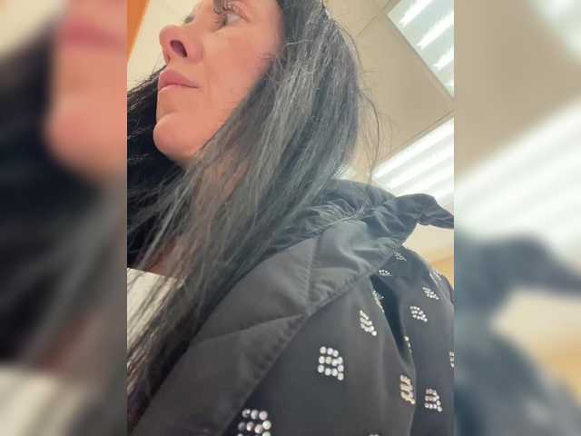 KarolinaMilf's BongaCams show and profile