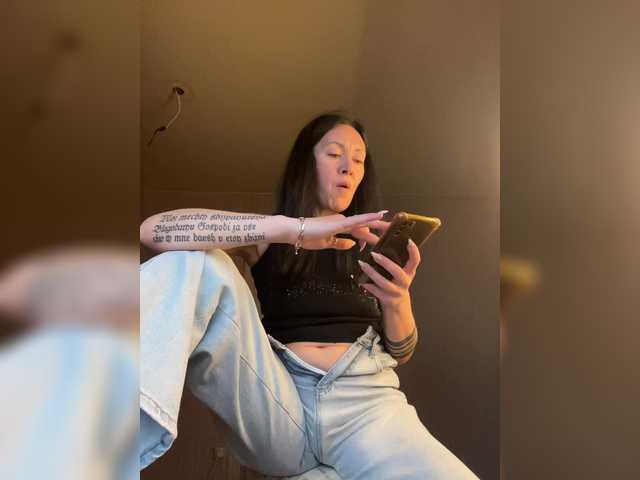 KarolinaMilf's BongaCams show and profile