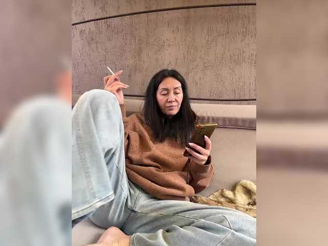 KarolinaMilf's BongaCams show and profile