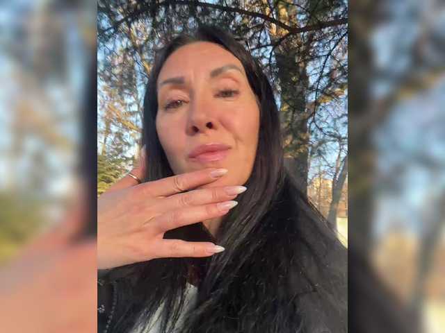 KarolinaMilf's BongaCams show and profile