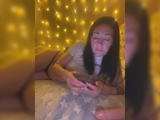 KarolinaMilf's BongaCams show and profile