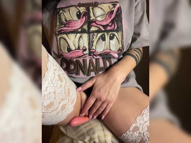 KarolinaMilf's BongaCams show and profile