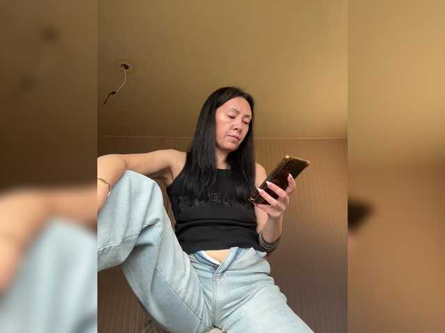 KarolinaMilf's BongaCams show and profile