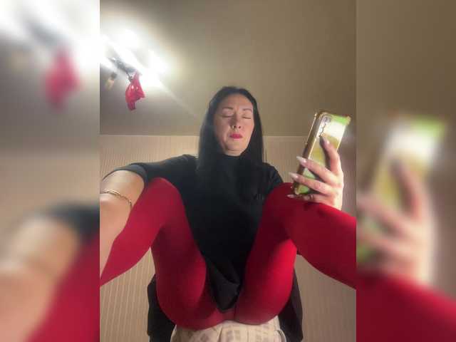 KarolinaMilf's BongaCams show and profile