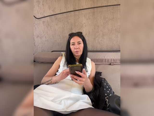 KarolinaMilf's BongaCams show and profile