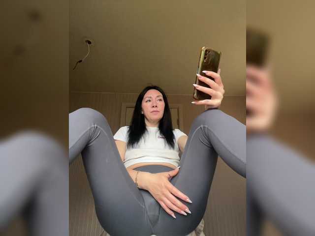 KarolinaMilf's BongaCams show and profile