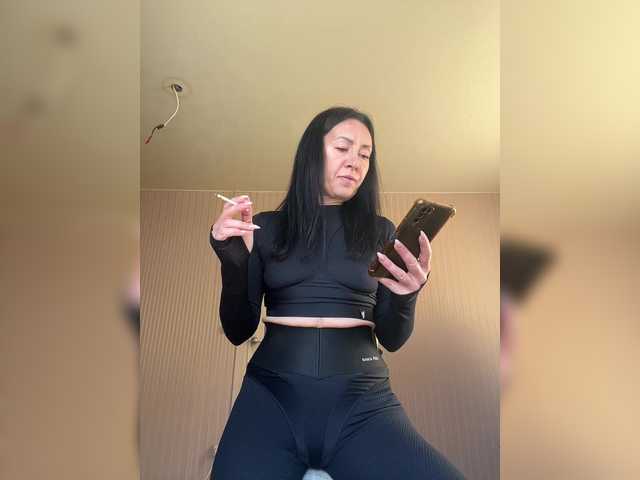 KarolinaMilf's BongaCams show and profile