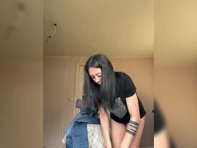 KarolinaMilf's BongaCams show and profile