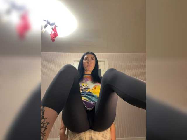 KarolinaMilf's BongaCams show and profile