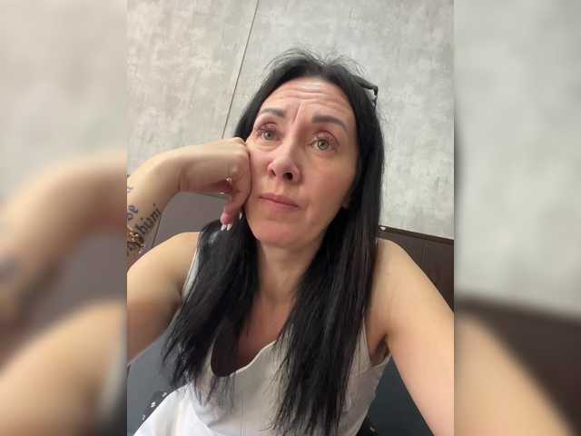 KarolinaMilf's BongaCams show and profile