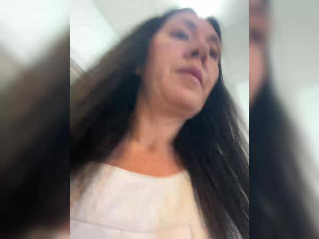 KarolinaMilf's BongaCams show and profile