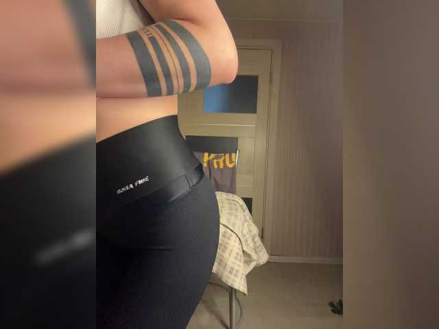 KarolinaMilf's BongaCams show and profile