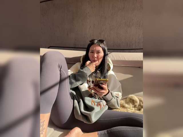 KarolinaMilf's BongaCams show and profile