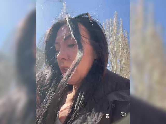 KarolinaMilf's BongaCams show and profile