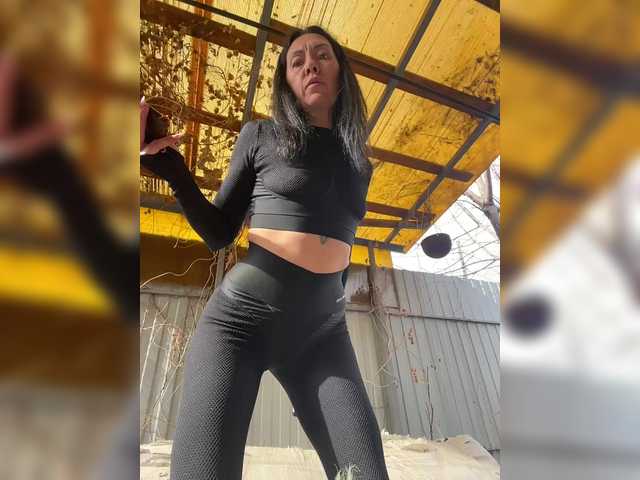 KarolinaMilf's BongaCams show and profile