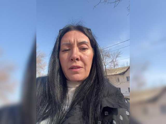 KarolinaMilf's BongaCams show and profile