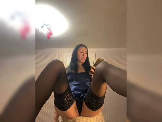 KarolinaMilf's BongaCams show and profile