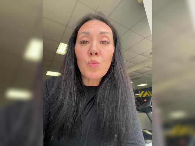 KarolinaMilf's BongaCams show and profile