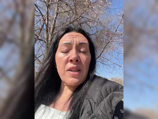 KarolinaMilf's BongaCams show and profile