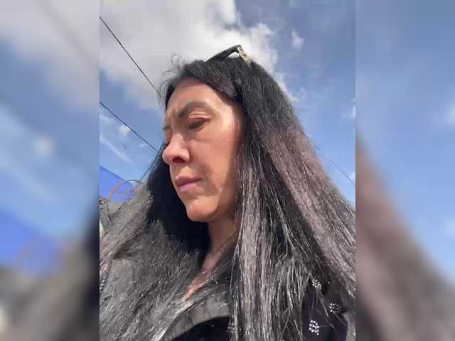 KarolinaMilf's BongaCams show and profile