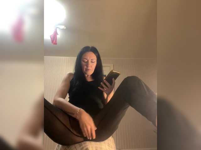 KarolinaMilf's BongaCams show and profile