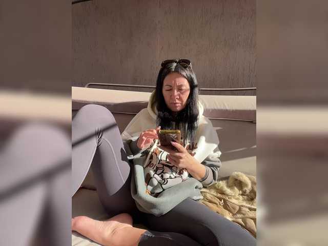 KarolinaMilf's BongaCams show and profile