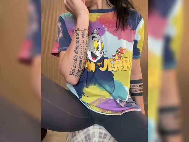 KarolinaMilf's BongaCams show and profile