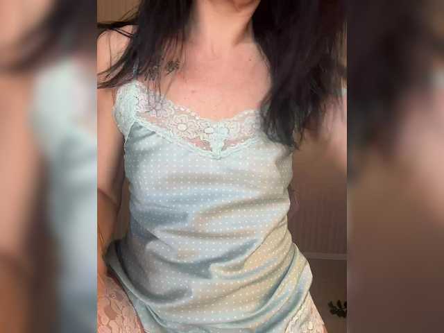 KarolinaMilf's BongaCams show and profile