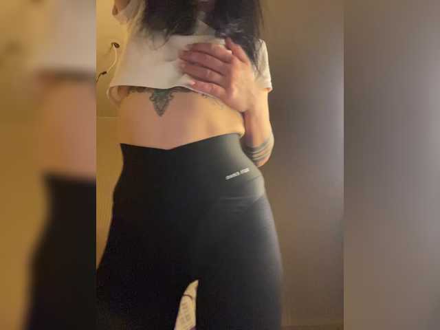 KarolinaMilf's BongaCams show and profile