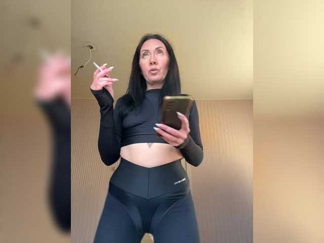 KarolinaMilf's BongaCams show and profile