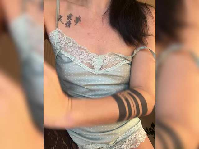 KarolinaMilf's BongaCams show and profile