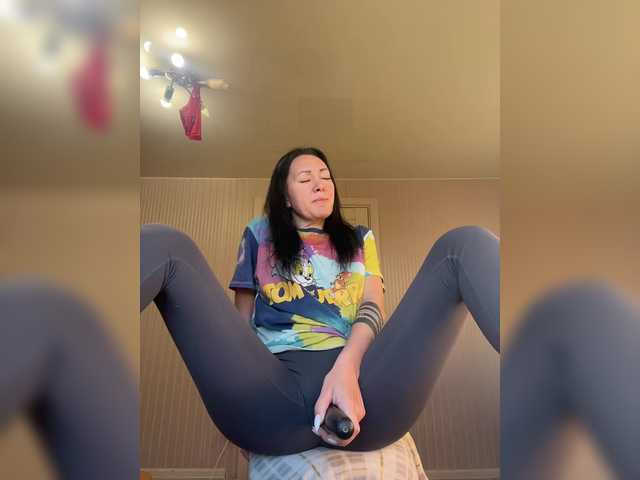 KarolinaMilf's BongaCams show and profile