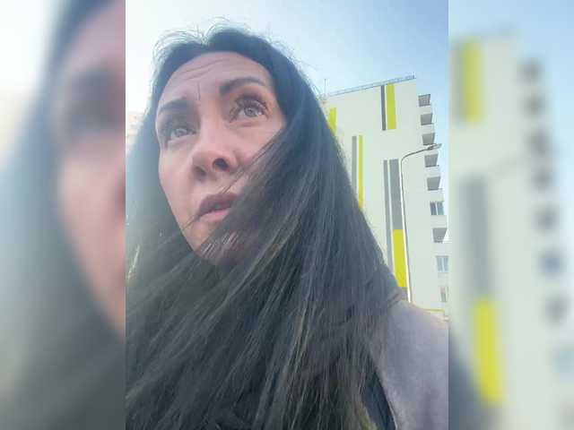 KarolinaMilf live cam profile