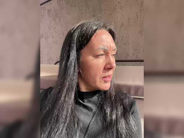 KarolinaMilf's BongaCams show and profile