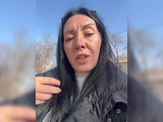 KarolinaMilf's BongaCams show and profile