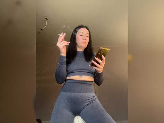 KarolinaMilf's BongaCams show and profile