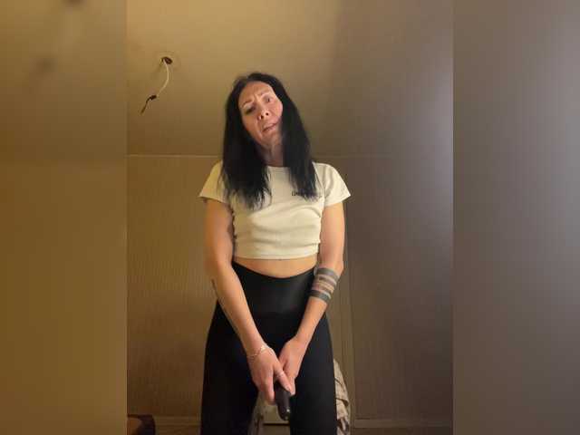 KarolinaMilf's BongaCams show and profile