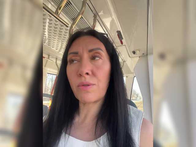 KarolinaMilf's BongaCams show and profile