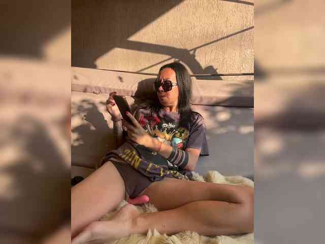 Karolina_Milf webcam
