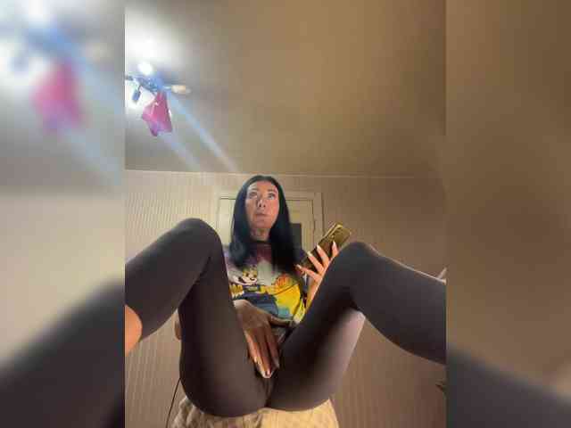 Karolina_Milf webcam