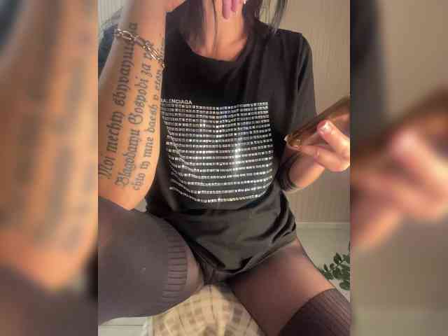 Karolina_Milf webcam