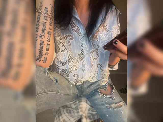 Karolina_Milf webcam