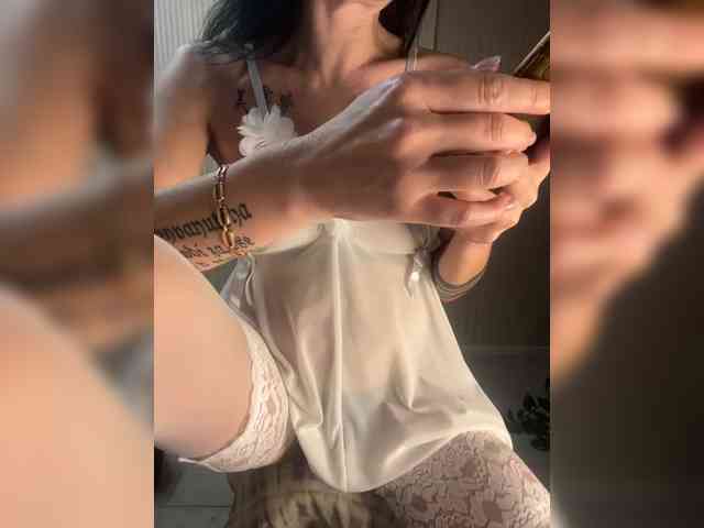 Karolina_Milf webcam