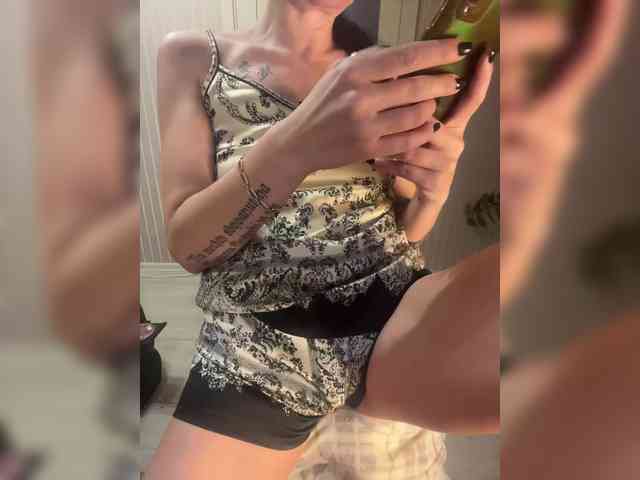 Karolina_Milf webcam