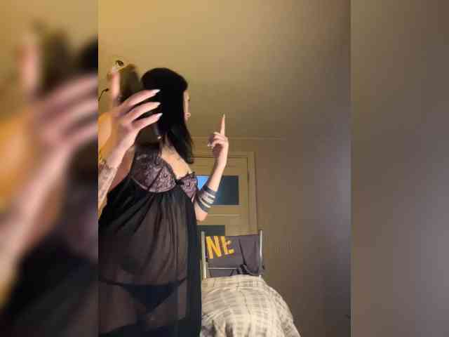 Karolina_Milf webcam