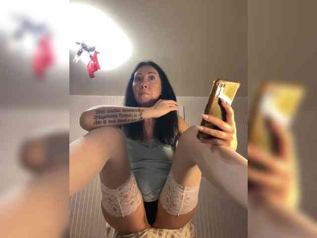 Karolina_Milf webcam