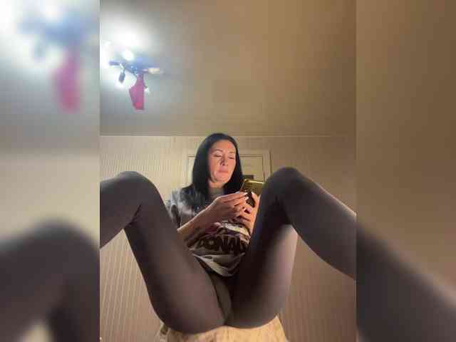 Karolina_Milf webcam