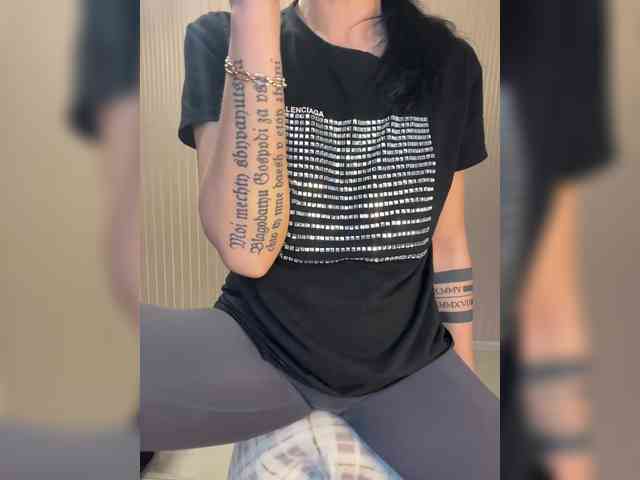 Karolina_Milf webcam