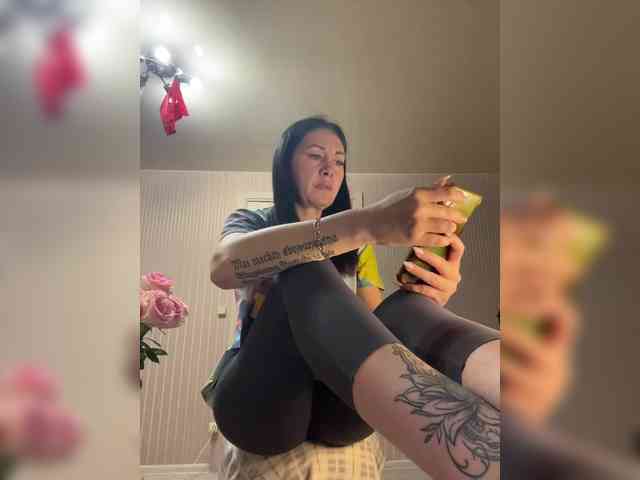 Karolina_Milf webcam