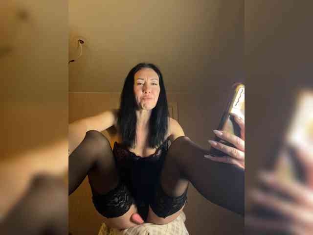Karolina_Milf webcam